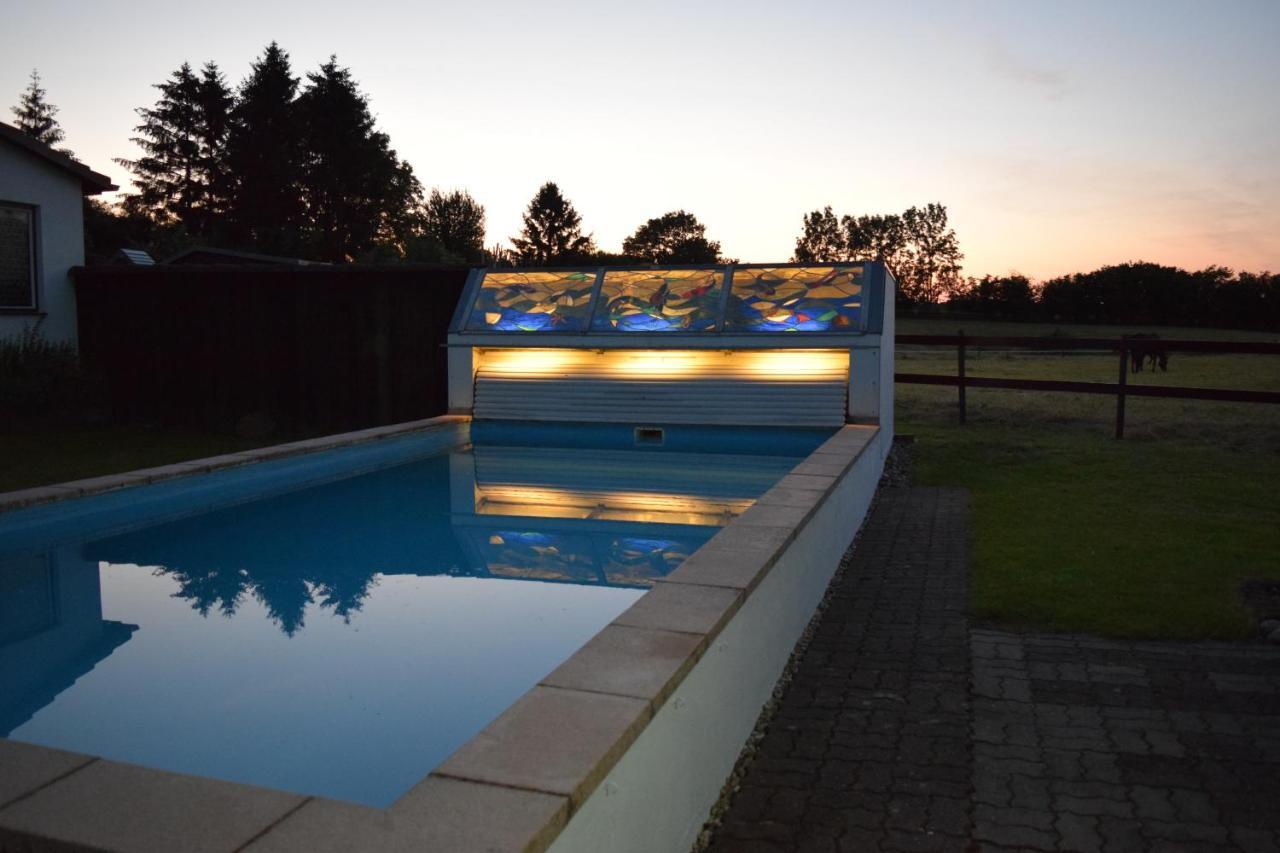 Landhaus Hideaway Mit Aussenpool, Sauna Und Kamin 보사우 외부 사진